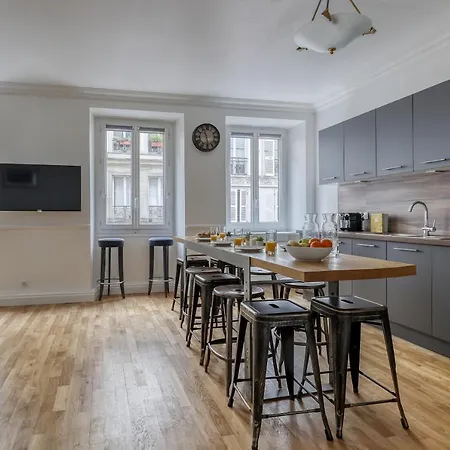 Superb Large And New 4bds Flat - Heart Of 10 Apartment