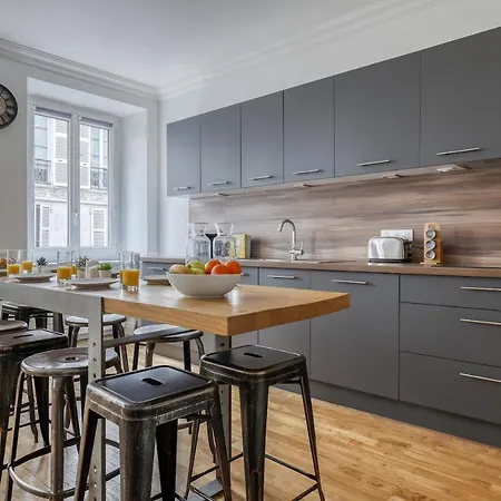 Superb Large And New 4bds Flat - Heart Of 10 Paris