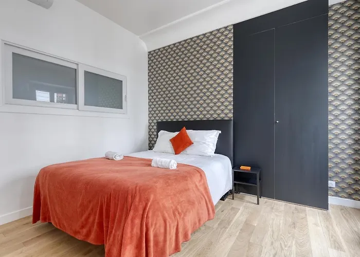 Апартаменты Superb Large And New 4bds Flat - Heart Of 10