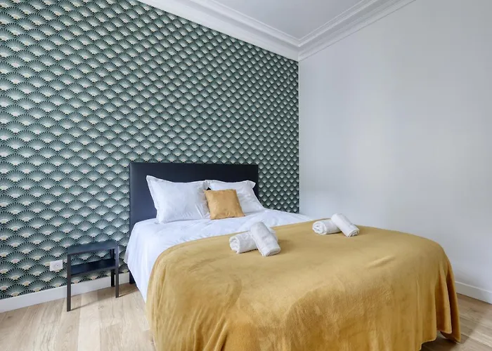 Superb Large And New 4bds Flat - Heart Of 10 Апартаменты *