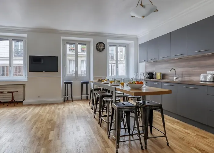 Superb Large And New 4bds Flat - Heart Of 10 Апартаменты